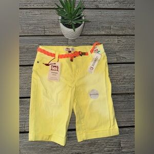 Teen Girls LEI Brand Yellow Bermuda Shorts, Size 16 Regular